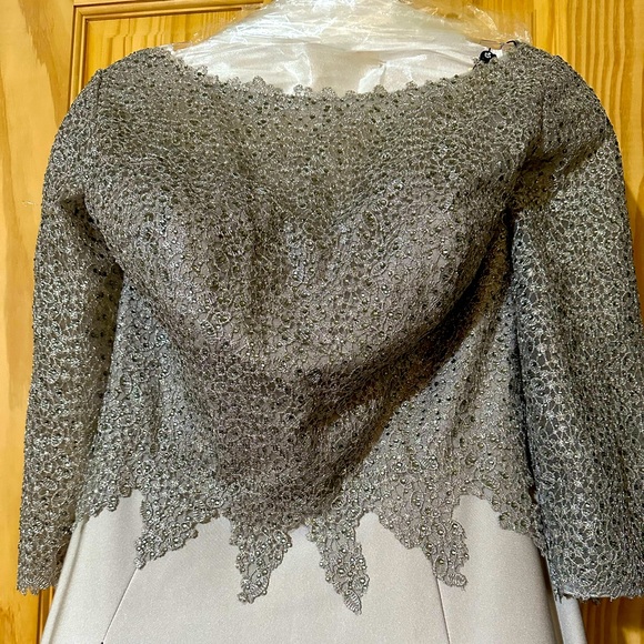 Beautiful Dress - Picture 1 of 5
